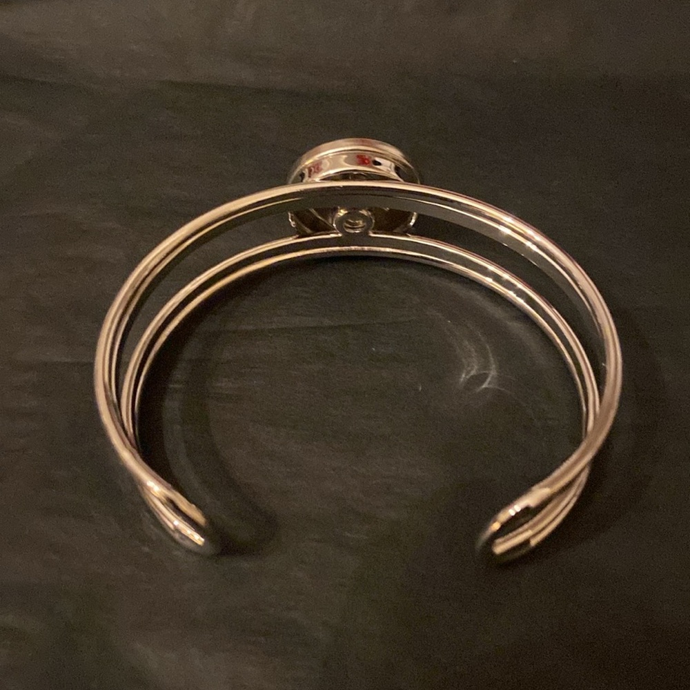 - - Peace Sign Snap Button Bracelet Cuff - Picture 5 of 7